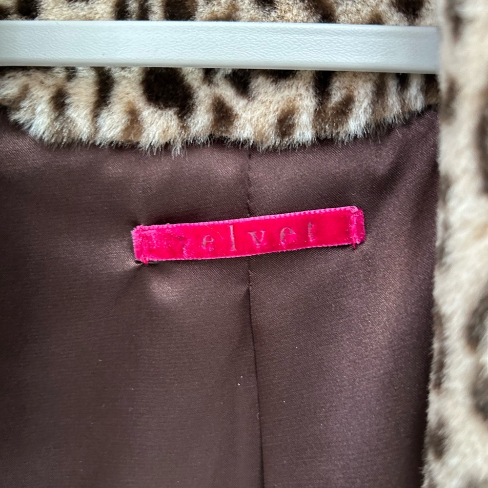 Velvet by Graham & Spencer Leopard Print Faux Fur Cropped Jacket - Picture 7 of 8